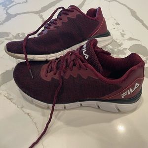 Fila memory maroon athletic sneaker